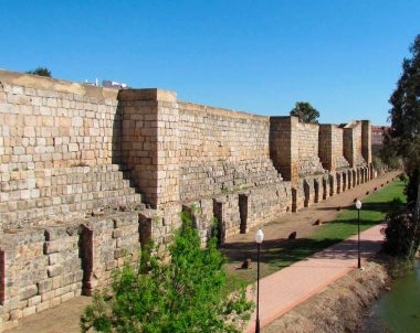 Muralla de la alcazaba árabe